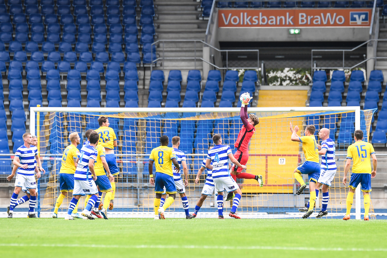 Eintracht-Braunschweig-vs-De-Graafschap-11.jpg
